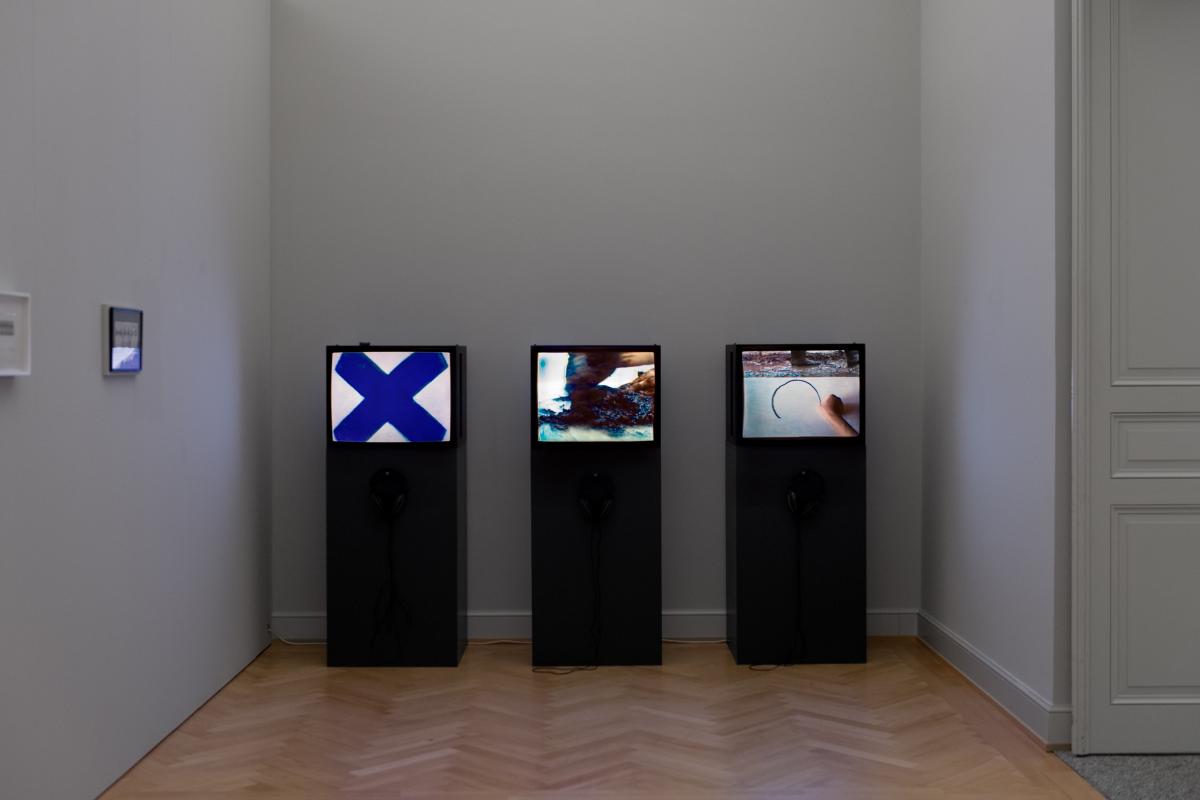 16_Geta Brătescu_Installationsansicht_KunstmuseumStGallen_Foto_Sebastian_Stadler